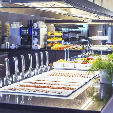 Nh Gate One Hotell 4*