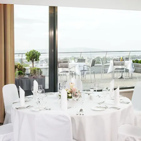 Nh Gate One Hotell 4*