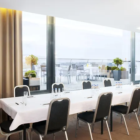 Nh Gate One Hotell 4*