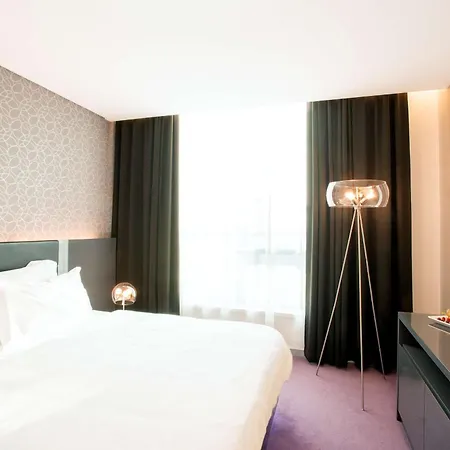 Nh Gate One Hotell 4*