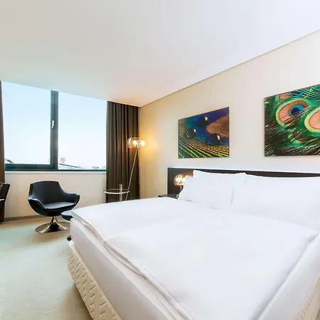 Nh Gate One Отель 4*