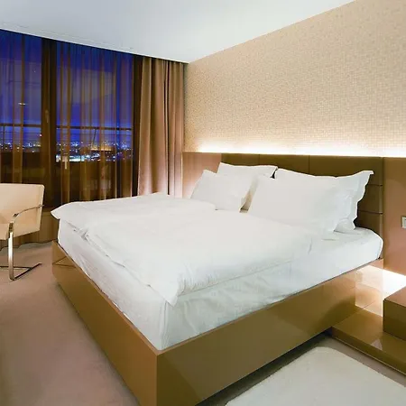 Nh Gate One Отель 4*